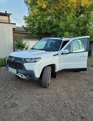 Белый ВАЗ Нива, объемом двигателя 1.7 л и пробегом 4 тыс. км за 14000 $, фото 1 на Automoto.ua