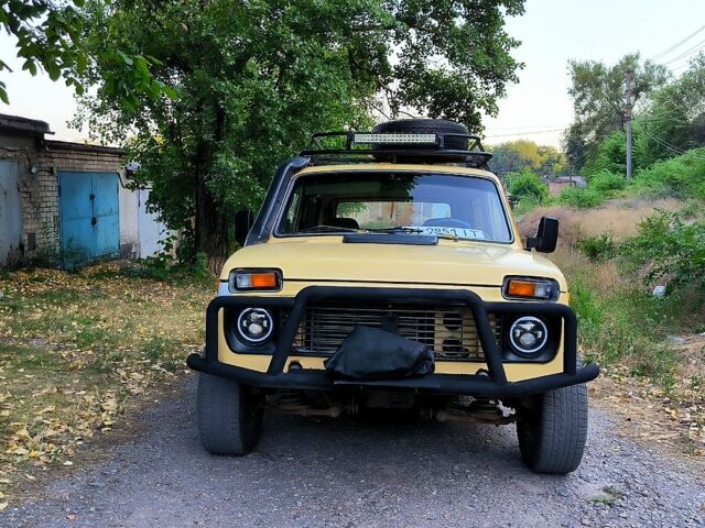 Бежевый ВАЗ Нива, объемом двигателя 1.6 л и пробегом 100 тыс. км за 1500 $, фото 1 на Automoto.ua