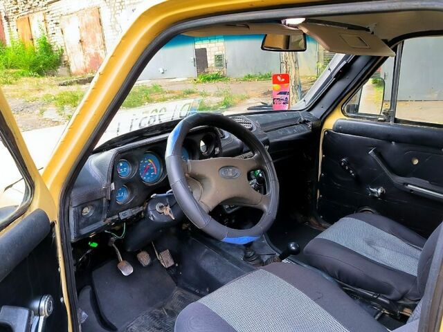 Бежевый ВАЗ Нива, объемом двигателя 1.6 л и пробегом 100 тыс. км за 1500 $, фото 6 на Automoto.ua