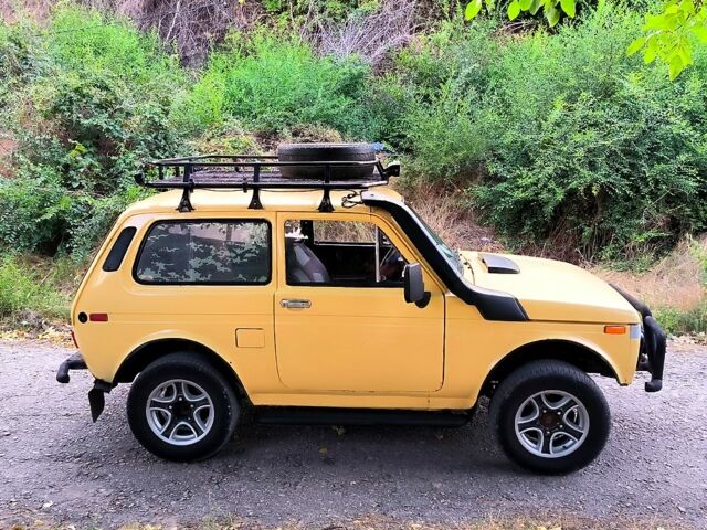 Бежевый ВАЗ Нива, объемом двигателя 1.6 л и пробегом 100 тыс. км за 1500 $, фото 5 на Automoto.ua