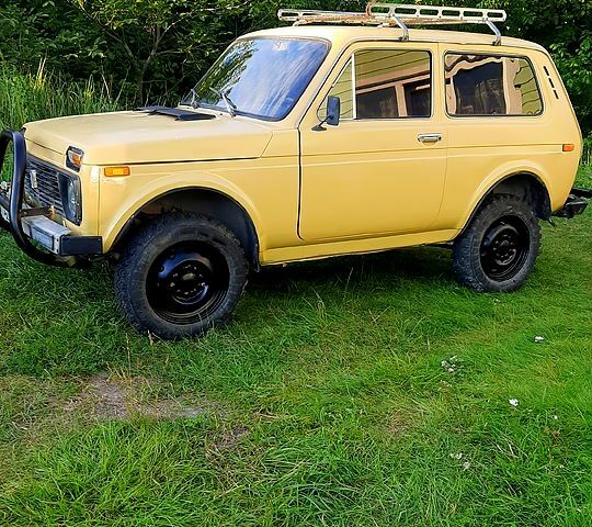 Бежевый ВАЗ Нива, объемом двигателя 1.6 л и пробегом 200 тыс. км за 1500 $, фото 2 на Automoto.ua