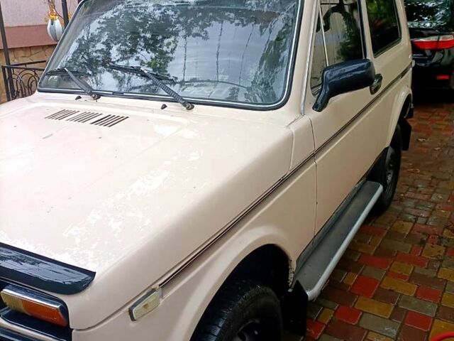 Бежевый ВАЗ Нива, объемом двигателя 1.6 л и пробегом 177 тыс. км за 2000 $, фото 1 на Automoto.ua