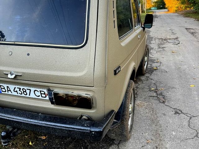 Бежевый ВАЗ Нива, объемом двигателя 1.6 л и пробегом 180 тыс. км за 3000 $, фото 8 на Automoto.ua