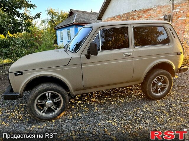 Бежевый ВАЗ Нива, объемом двигателя 1.6 л и пробегом 180 тыс. км за 3000 $, фото 5 на Automoto.ua