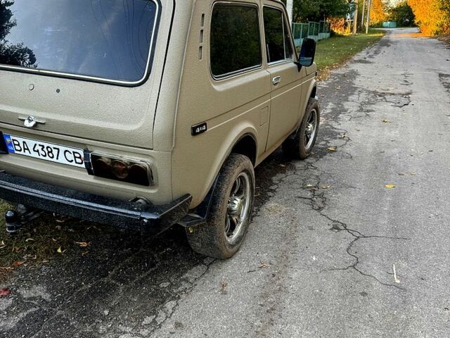Бежевый ВАЗ Нива, объемом двигателя 1.6 л и пробегом 180 тыс. км за 3000 $, фото 3 на Automoto.ua