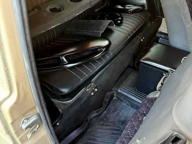 Бежевый ВАЗ Нива, объемом двигателя 1.6 л и пробегом 180 тыс. км за 3000 $, фото 11 на Automoto.ua