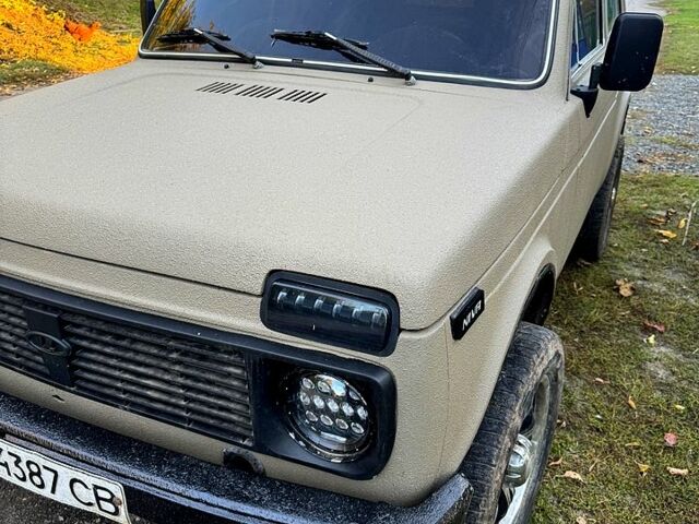 Бежевый ВАЗ Нива, объемом двигателя 1.6 л и пробегом 180 тыс. км за 3000 $, фото 1 на Automoto.ua