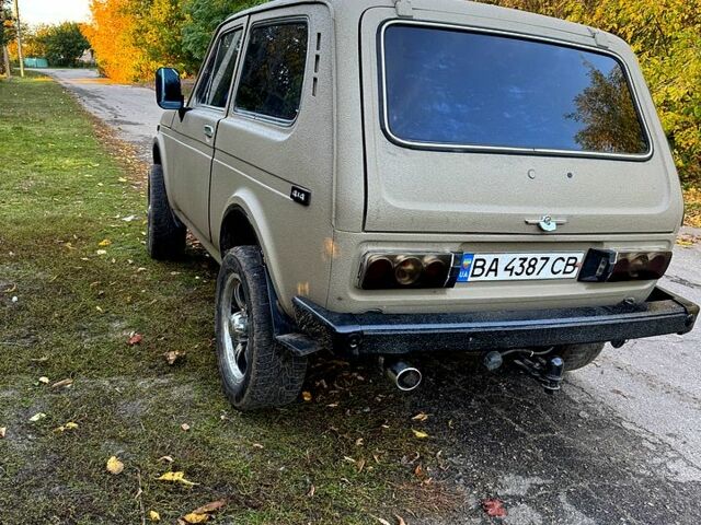 Бежевый ВАЗ Нива, объемом двигателя 1.6 л и пробегом 180 тыс. км за 3000 $, фото 7 на Automoto.ua