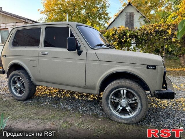 Бежевый ВАЗ Нива, объемом двигателя 1.6 л и пробегом 180 тыс. км за 3000 $, фото 4 на Automoto.ua