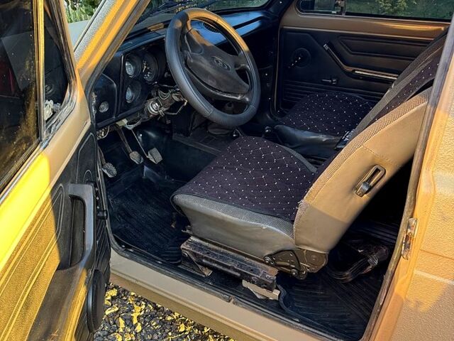 Бежевый ВАЗ Нива, объемом двигателя 1.6 л и пробегом 180 тыс. км за 3000 $, фото 10 на Automoto.ua