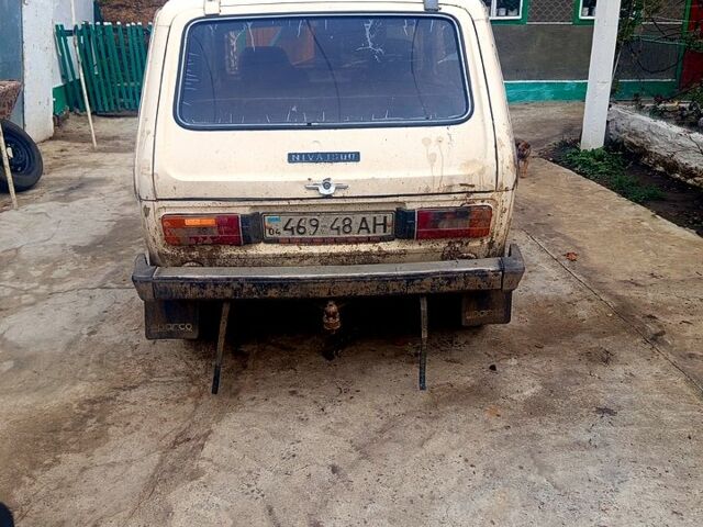 Бежевый ВАЗ Нива, объемом двигателя 1.6 л и пробегом 100 тыс. км за 2000 $, фото 3 на Automoto.ua