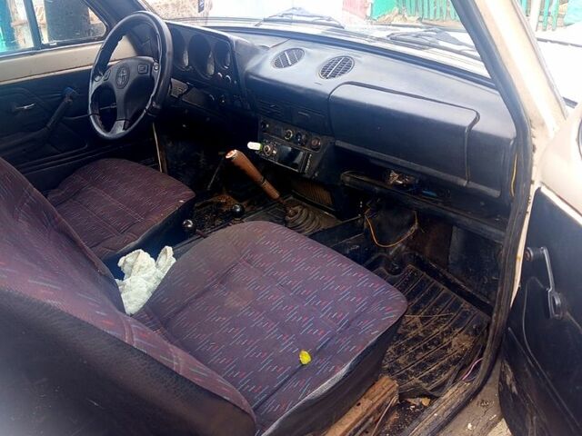 Бежевый ВАЗ Нива, объемом двигателя 1.6 л и пробегом 100 тыс. км за 2000 $, фото 5 на Automoto.ua