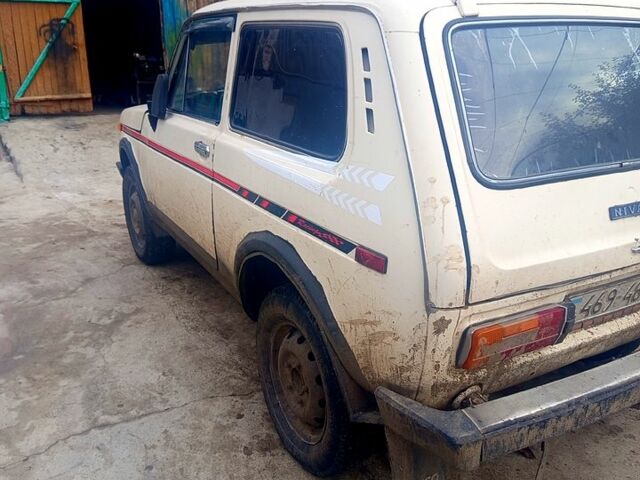 Бежевый ВАЗ Нива, объемом двигателя 1.6 л и пробегом 100 тыс. км за 2000 $, фото 2 на Automoto.ua