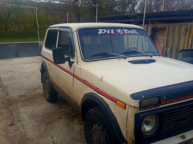 Бежевый ВАЗ Нива, объемом двигателя 1.6 л и пробегом 100 тыс. км за 2000 $, фото 4 на Automoto.ua