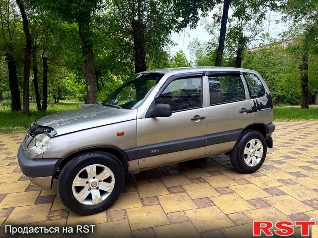 Бежевый ВАЗ Нива, объемом двигателя 1.7 л и пробегом 200 тыс. км за 2500 $, фото 3 на Automoto.ua