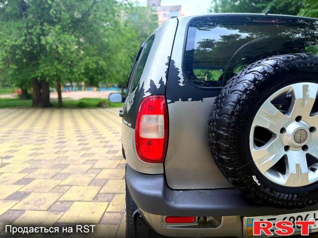 Бежевый ВАЗ Нива, объемом двигателя 1.7 л и пробегом 200 тыс. км за 2500 $, фото 2 на Automoto.ua