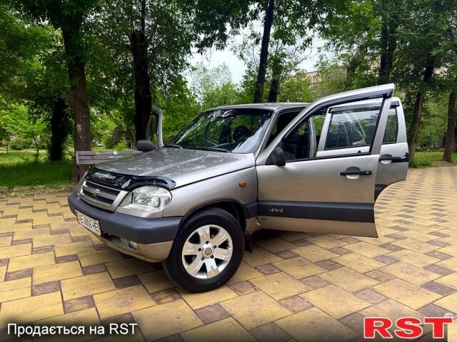 Бежевый ВАЗ Нива, объемом двигателя 1.7 л и пробегом 200 тыс. км за 2500 $, фото 11 на Automoto.ua