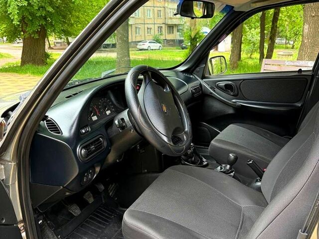 Бежевый ВАЗ Нива, объемом двигателя 1.7 л и пробегом 200 тыс. км за 2500 $, фото 7 на Automoto.ua