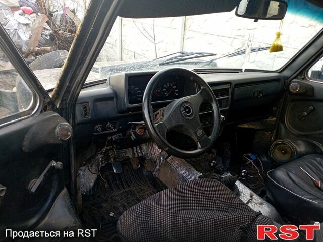 Черный ВАЗ Нива, объемом двигателя 1.7 л и пробегом 159 тыс. км за 1650 $, фото 2 на Automoto.ua