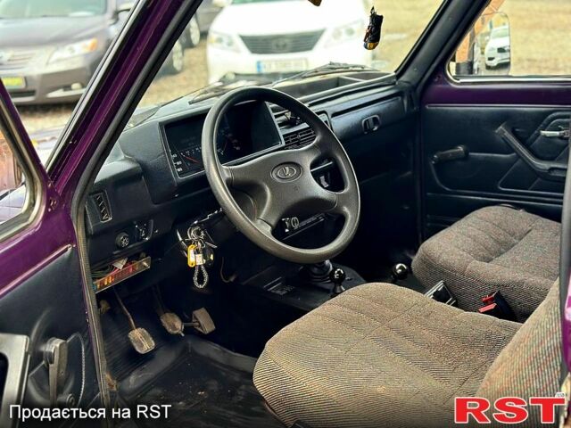 Фиолетовый ВАЗ Нива, объемом двигателя 1.7 л и пробегом 250 тыс. км за 2300 $, фото 5 на Automoto.ua