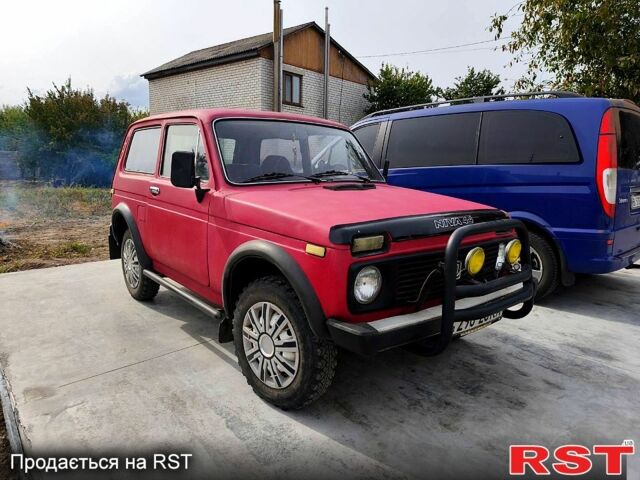 Червоний ВАЗ Нива, об'ємом двигуна 1.6 л та пробігом 100 тис. км за 750 $, фото 3 на Automoto.ua