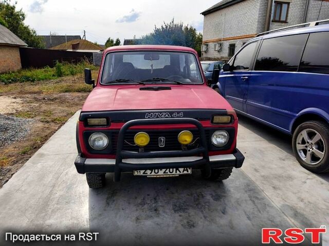 Червоний ВАЗ Нива, об'ємом двигуна 1.6 л та пробігом 100 тис. км за 750 $, фото 2 на Automoto.ua