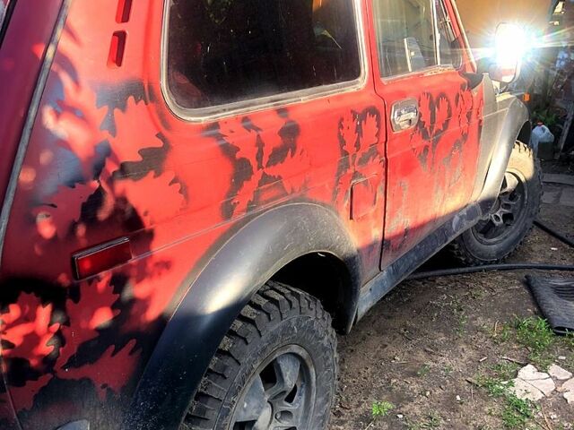 Красный ВАЗ Нива, объемом двигателя 1.9 л и пробегом 50 тыс. км за 2500 $, фото 4 на Automoto.ua