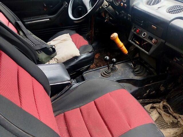 Красный ВАЗ Нива, объемом двигателя 1.6 л и пробегом 100 тыс. км за 1650 $, фото 1 на Automoto.ua