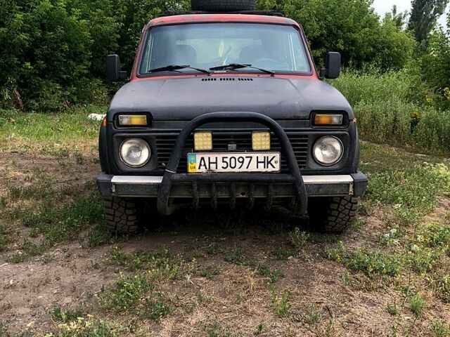 Красный ВАЗ Нива, объемом двигателя 1.9 л и пробегом 50 тыс. км за 2500 $, фото 1 на Automoto.ua