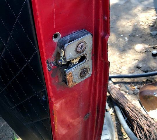 Красный ВАЗ Нива, объемом двигателя 1.9 л и пробегом 50 тыс. км за 2500 $, фото 7 на Automoto.ua