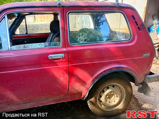 Красный ВАЗ Нива, объемом двигателя 1.6 л и пробегом 280 тыс. км за 1000 $, фото 4 на Automoto.ua