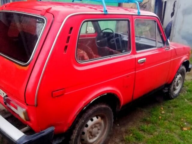 Красный ВАЗ Нива, объемом двигателя 1.6 л и пробегом 107 тыс. км за 2000 $, фото 5 на Automoto.ua