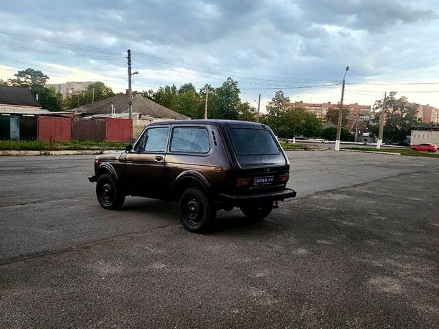 Красный ВАЗ Нива, объемом двигателя 1.6 л и пробегом 0 тыс. км за 1100 $, фото 2 на Automoto.ua