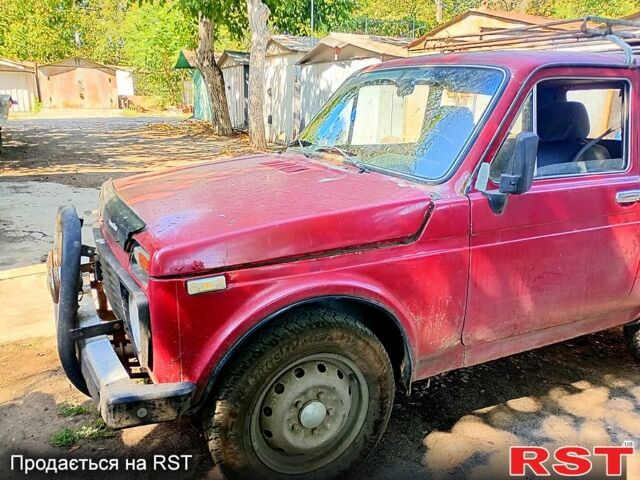 Красный ВАЗ Нива, объемом двигателя 1.6 л и пробегом 280 тыс. км за 1000 $, фото 5 на Automoto.ua