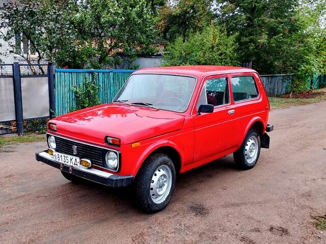 Красный ВАЗ Нива, объемом двигателя 1.6 л и пробегом 60 тыс. км за 1800 $, фото 7 на Automoto.ua