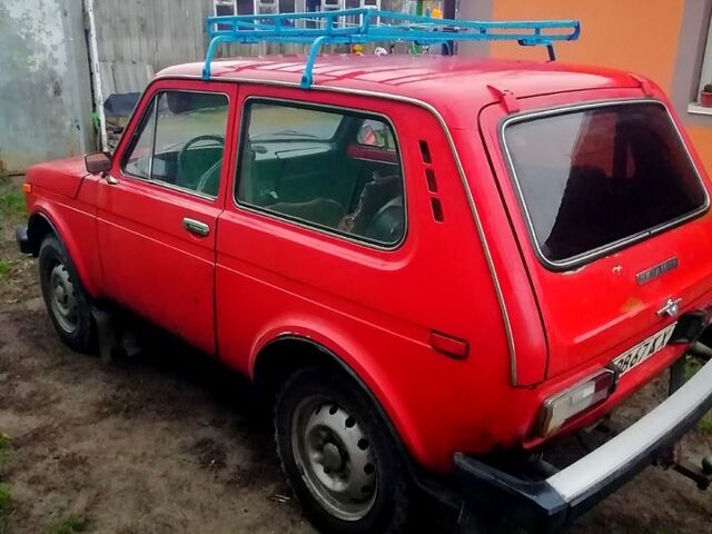 Красный ВАЗ Нива, объемом двигателя 1.6 л и пробегом 107 тыс. км за 2000 $, фото 3 на Automoto.ua