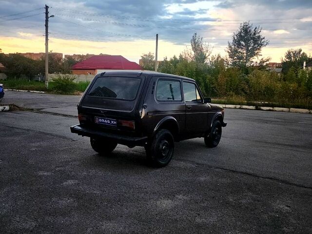 Красный ВАЗ Нива, объемом двигателя 1.6 л и пробегом 0 тыс. км за 1100 $, фото 1 на Automoto.ua