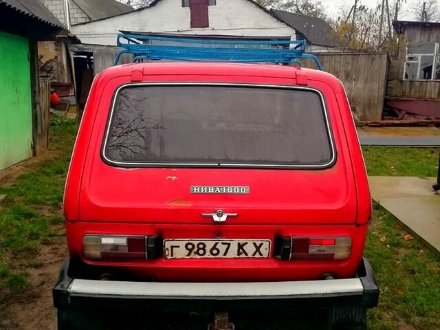 Красный ВАЗ Нива, объемом двигателя 1.6 л и пробегом 107 тыс. км за 2000 $, фото 4 на Automoto.ua