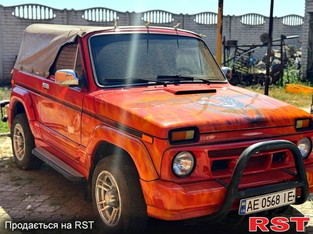 Красный ВАЗ Нива, объемом двигателя 1.6 л и пробегом 0 тыс. км за 2000 $, фото 3 на Automoto.ua