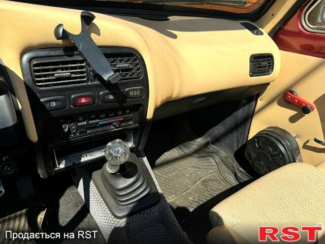 Красный ВАЗ Нива, объемом двигателя 1.6 л и пробегом 0 тыс. км за 2000 $, фото 7 на Automoto.ua