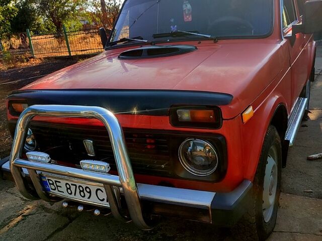 Червоний ВАЗ Нива, об'ємом двигуна 1.6 л та пробігом 112 тис. км за 2000 $, фото 1 на Automoto.ua