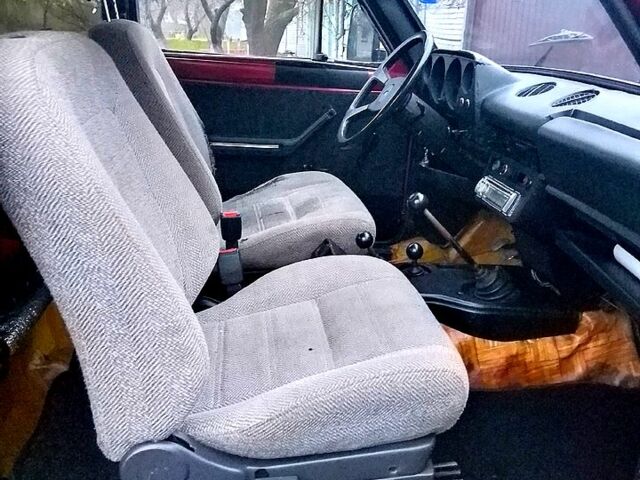 Красный ВАЗ Нива, объемом двигателя 1.6 л и пробегом 0 тыс. км за 2100 $, фото 2 на Automoto.ua