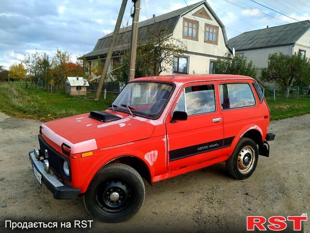 Красный ВАЗ Нива, объемом двигателя 1.6 л и пробегом 135 тыс. км за 1900 $, фото 6 на Automoto.ua