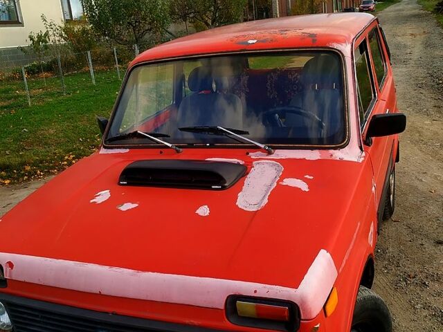Красный ВАЗ Нива, объемом двигателя 1.6 л и пробегом 135 тыс. км за 1900 $, фото 13 на Automoto.ua