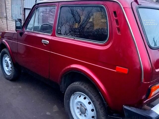 Красный ВАЗ Нива, объемом двигателя 1.6 л и пробегом 0 тыс. км за 2100 $, фото 1 на Automoto.ua