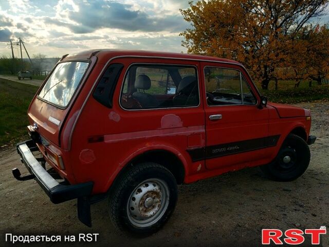 Красный ВАЗ Нива, объемом двигателя 1.6 л и пробегом 135 тыс. км за 1900 $, фото 3 на Automoto.ua