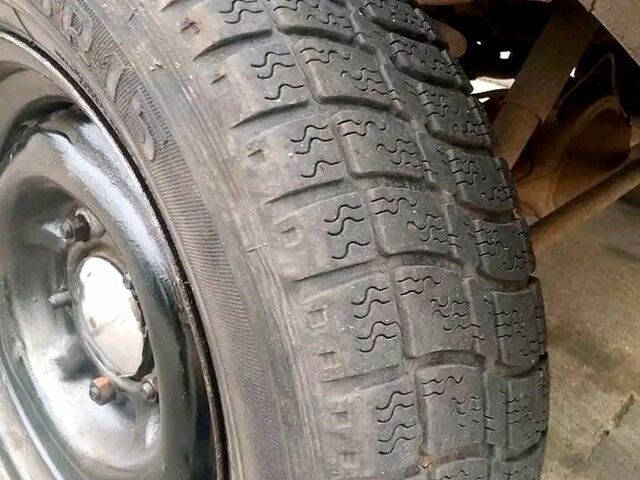 Красный ВАЗ Нива, объемом двигателя 1.3 л и пробегом 100 тыс. км за 1200 $, фото 3 на Automoto.ua