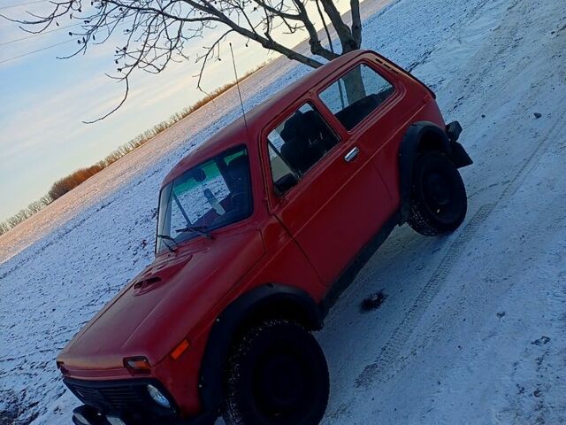 Красный ВАЗ Нива, объемом двигателя 16 л и пробегом 0 тыс. км за 1350 $, фото 1 на Automoto.ua