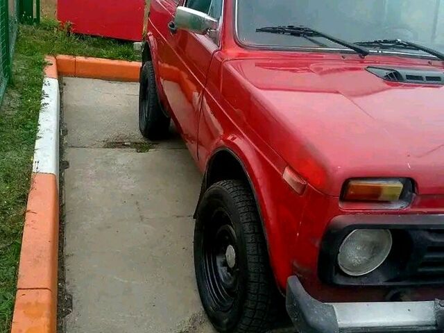 Червоний ВАЗ Нива, об'ємом двигуна 1.3 л та пробігом 100 тис. км за 1200 $, фото 1 на Automoto.ua