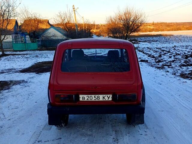 Красный ВАЗ Нива, объемом двигателя 16 л и пробегом 0 тыс. км за 1350 $, фото 3 на Automoto.ua